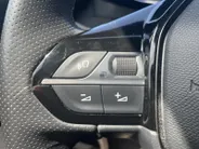 Peugeot 208 1.2 PureTech GT Pack *Navi+Camera*Parkeersensoren*Panoramadak*Stoelverwarming*Climate Control*Cruise Control*Leuke auto!