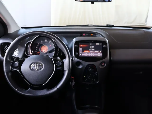 Toyota Aygo 1.0 VVT-i x-play Automaat | Camera | Apple Carplay & Android Aut