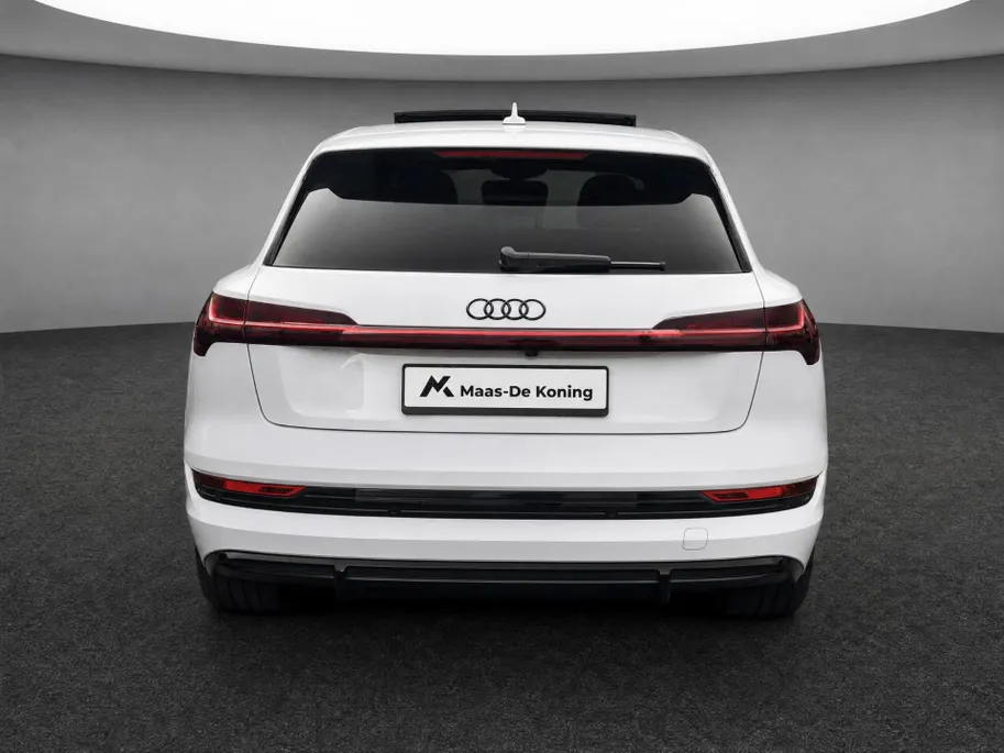 Audi e-tron 55 408pk Quattro S edition 95 kWh · SOH 97,1% · Panoramadak · Camera · Luchtvering · Zwart Optiek Plus · 21'' Inch ·
