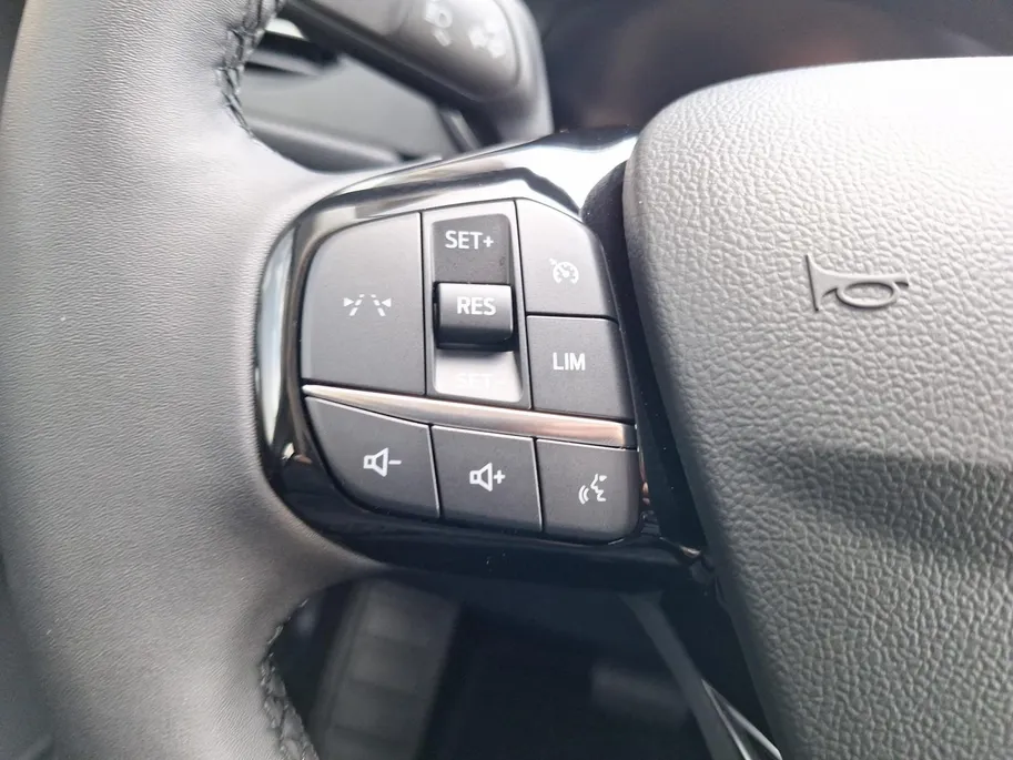 Ford Kuga 2.5 PHEV Titanium | Winterpack | Climate Control | Camera | Apple Carplay&Android Auto | Parkeersensoren | Navigatie | 17' Lichtmetaal |
