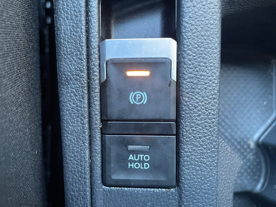 Volkswagen T-Roc 1.5 TSI R-Line Edition *Automaat*Navi via Carplay*Camera*Schuif/kanteldak*Climate Control*Adapt. Cruise Control*LM.Velgen*Zeer nette auto!