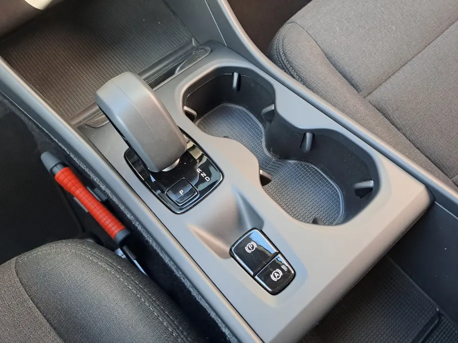 Volvo XC40 2.0 B3 Essential AUTOMAAT | Stuur/stoelverwarming | Adaptieve Cruise | Camera | Sensoren | Dode hoek | Apple Carplay/Android Auto