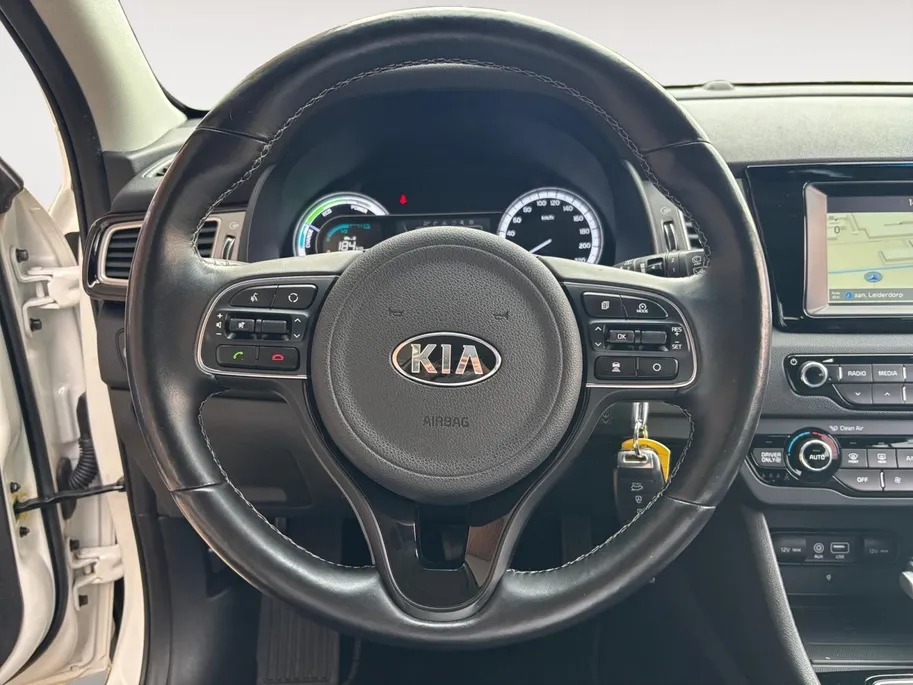 Kia Niro 1.6 GDi Hybrid First Edition | Trekhaak | Achteruitrijcamera | Stoel en stuurverwarming |