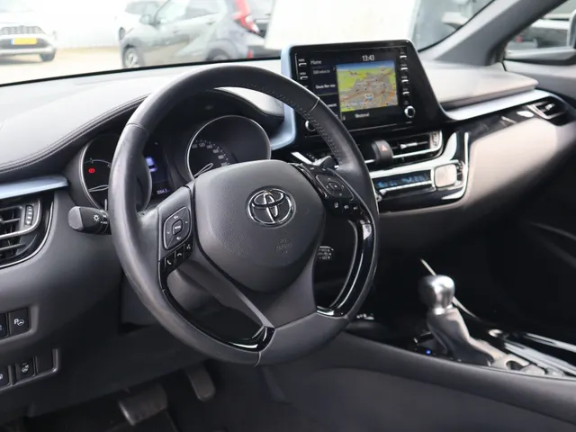 Toyota C-HR 2.0 Hybrid First Edition Trekhaak | Blindspot | Stuur en stoelverwarming