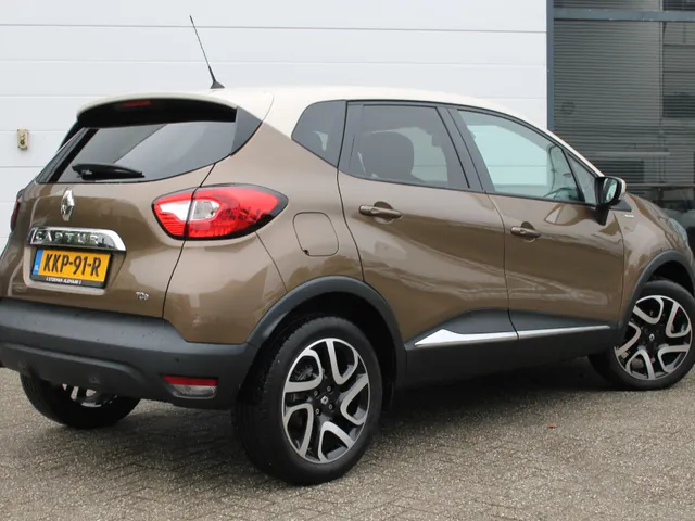 Renault Captur 1.2 TCe 120 PK EDC Barista | Automaat | Stoelverwarming voor  | lederen bekleding | Camera achter |