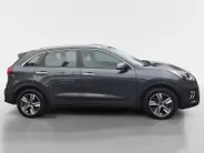Kia Niro 1.6 GDi Hybrid DynamicLine | All Season Banden | Cruise Control | Climate Control | Camera | Navigatie | Half Leder |