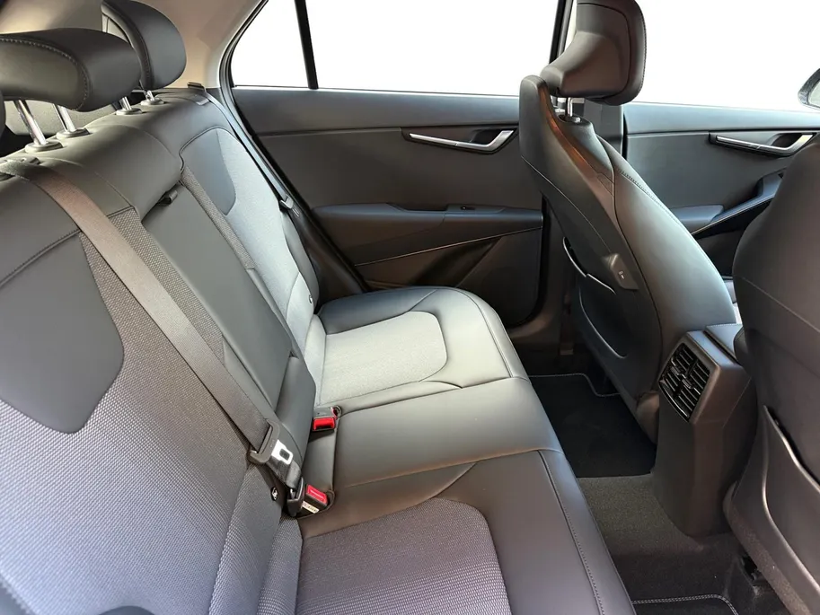 Kia Niro 1.6i Hybrid DynamicLine Metallic lak | Fabrieksgarantie t/m  19-11-2032 + 3x 1 Jaar* | NAP