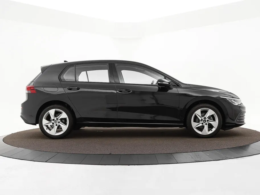Volkswagen Golf 1.0 eTSI 110pk DSG Life Business · Camera · Keyless · Dodehoeksensor · Apple/Android Car Play · Clima · Navigatie · Garantie t/m 12-10-2026 of 60.000km