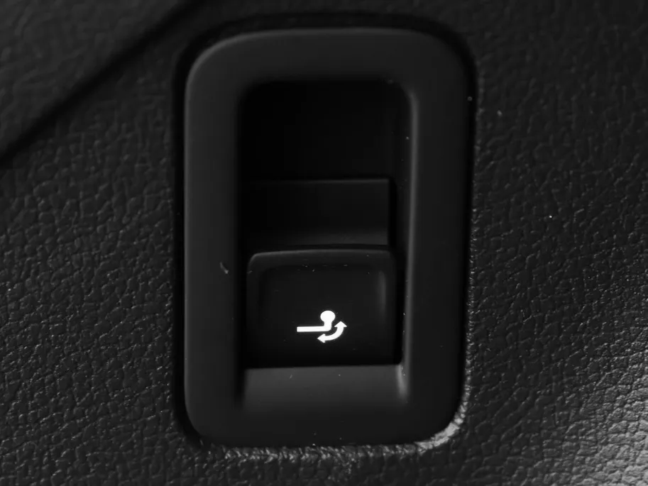 Volkswagen Tiguan 1.4 TSI eHybrid 245pk DSG Life Business · Camera · Inklap. Trekhaak · Stuur- & Stoelverwarming · Parkeerassistent · Apple/Android Car Play ·