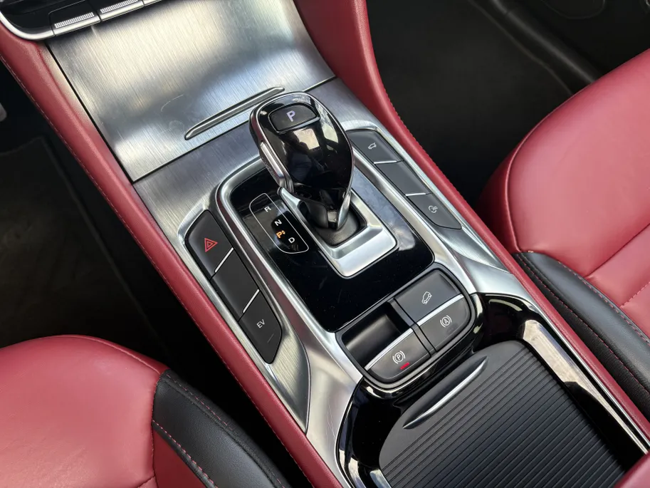 MG EHS 1.5 TGDI Luxury | Panorama Dak | Navi | Camera | Automaat  | Leer | Cruise | Apple Carplay/Android Auto | Voorstoelen verwarmd