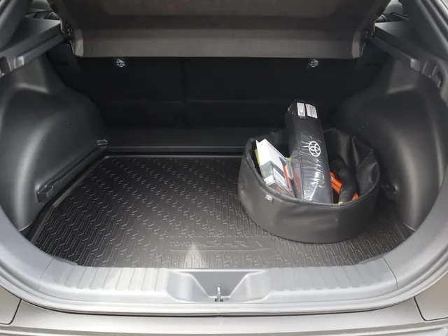 Toyota C-HR+ First Edition 77 kWh | Stuur/Stoel Verwarming | Apple/Android Auto