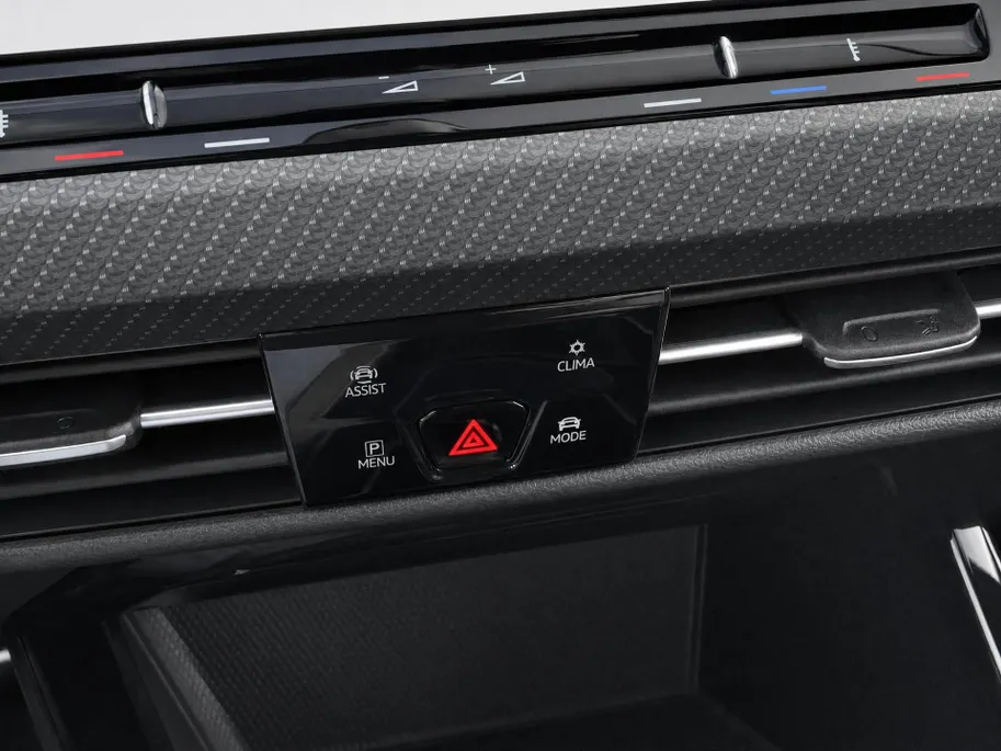 Volkswagen Golf Variant 1.5eTSI/130PK R-Line · Navigatie · Apple/Android Car Play · Camera + Parkeersensoren · Stoelverwarming ·  Garantie t/m 12-01-2028 of 100.000km