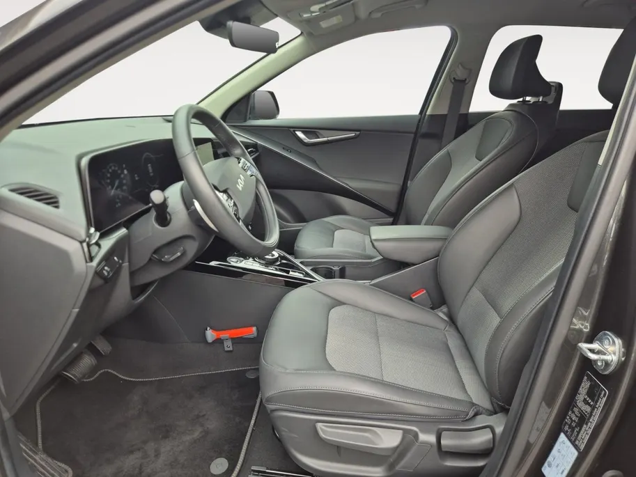 Kia Niro EV Edition 64.8 kWh | Afneembare Trekhaak | Climate Control | Cruise Control | Camera | Navigatie | Stoelverwarming | Stuurverwarming |