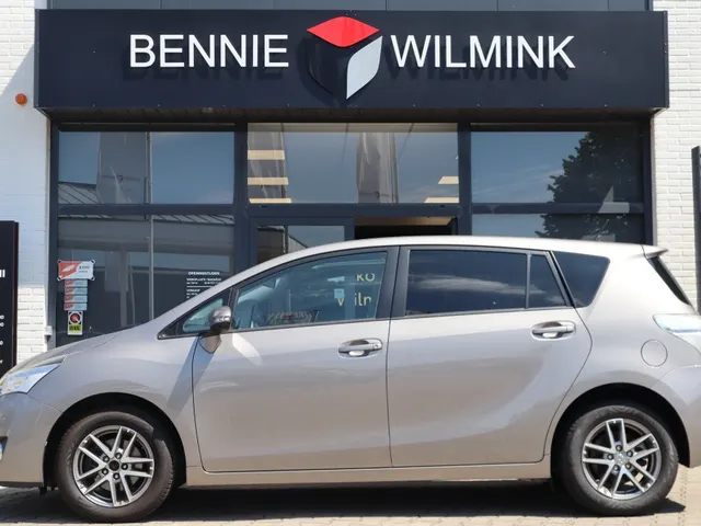 Toyota Verso 1.8 VVT-i Aspiration Automaat | Panoramadak | Trekhaak