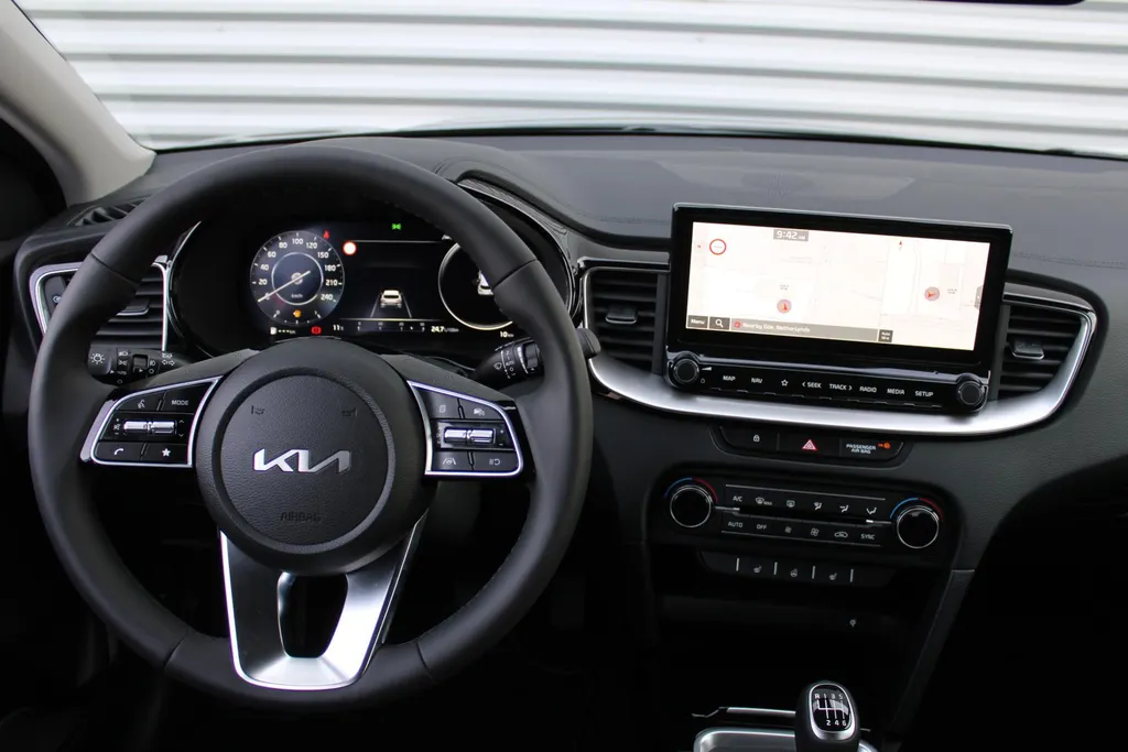 Kia XCeed 1.0 T-GDi DynamicPlusLine | Stuur-/stoelverwarming | Camera | Dodehoek detectie | Elektr. achterklep | 18' LM | Clima | Navi |