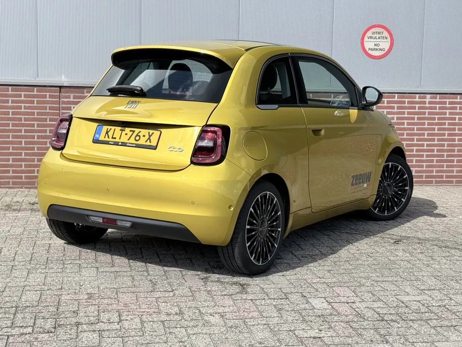 Fiat 500e ICON 42 kWh | Pano | Camera | Winter | 17'
