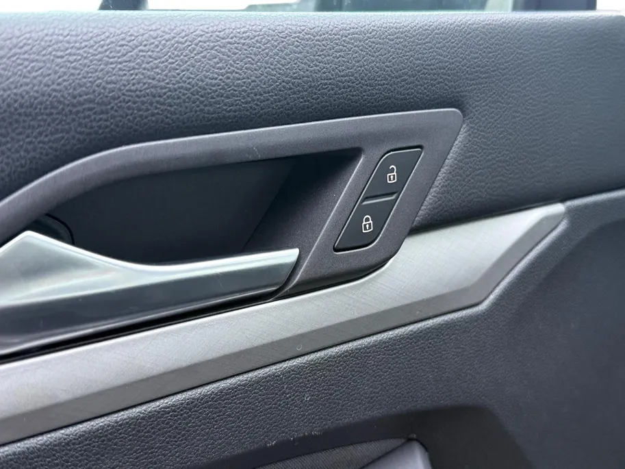 Volkswagen Golf 1.0 eTSI Life Business | CARPLAY | STOELVERWARMING | PARKEERSENSOREN | LICHTMETALEN VELGEN |