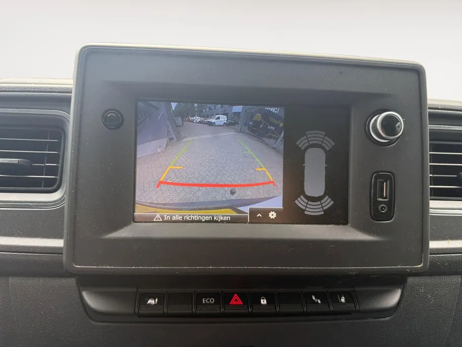 Renault Master T33 2.3 dCi 135 L2H2 Work Edition *BPM VRIJ!*Navi+Camera*Airco*Parkeersensoren*Betimmerd Laadruimte*Trekhaak