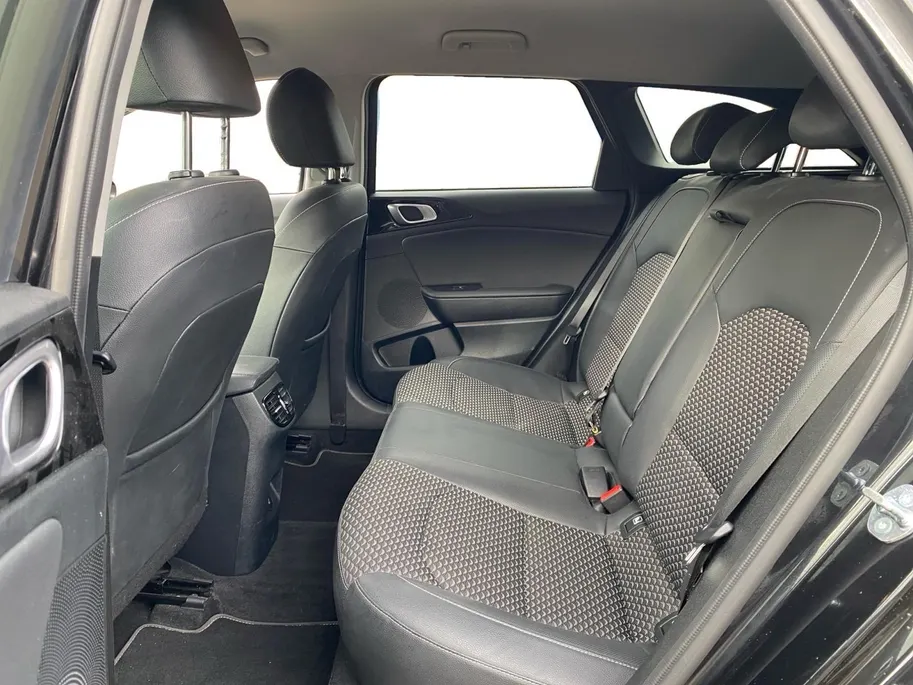Kia Ceed Sportswagon 1.5T DynamicPlusLine | Automaat | Stoel + stuur verwarming | Navigatie | Climate control | Elektrische achterklep