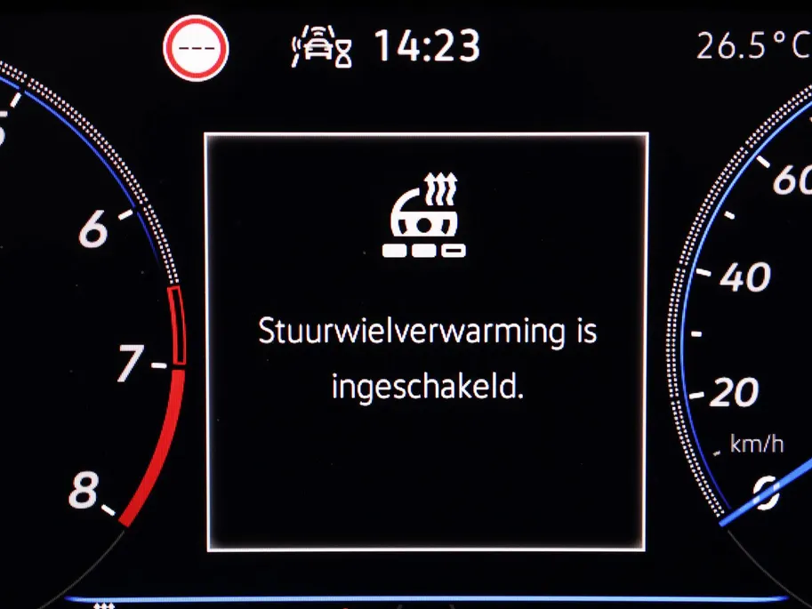 Volkswagen T-Roc 1.5 TSI 150pk DSG R-Line · Camera · Keyless · Dodehoeksensor · Stoelverwarming · ACC · Elek. Achterklep · 18'Velgen · Garantie t/m 19-02-2027
