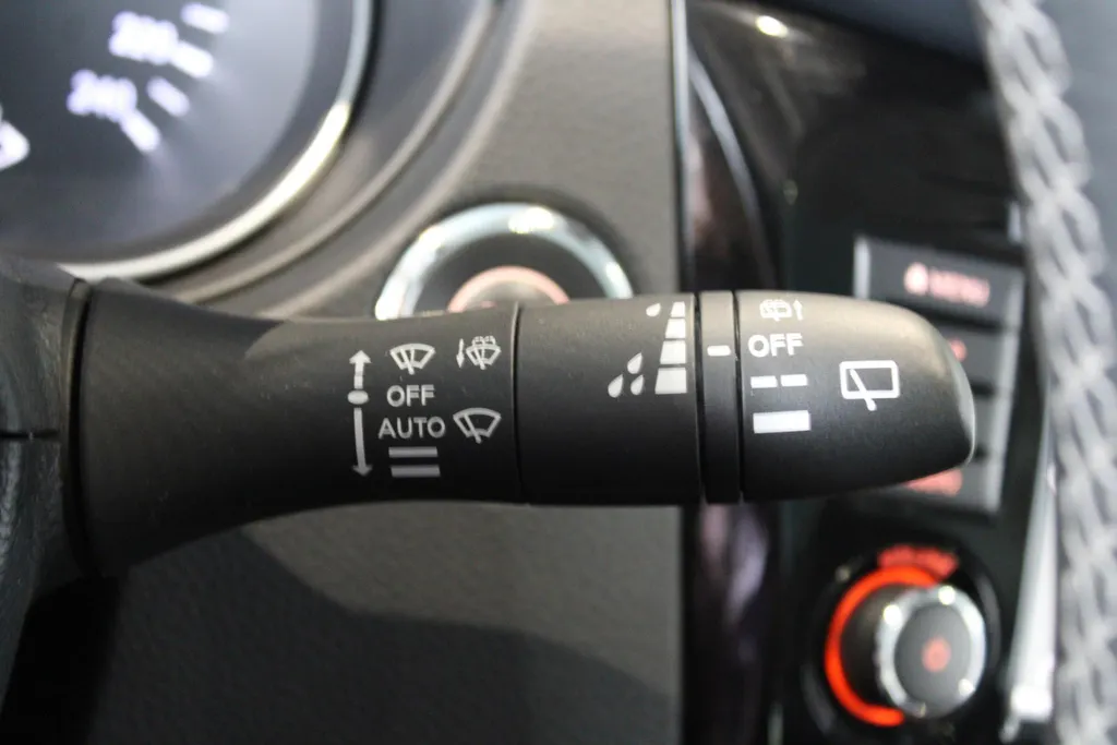 Nissan QASHQAI 1.3 DIG-T Design Edition | Trekhaak | Navigatie | 360grd camera | Zeer nette auto | pdc voor en achter | Climate controle | Cruise controle | Dealer onderhouden | I-key |