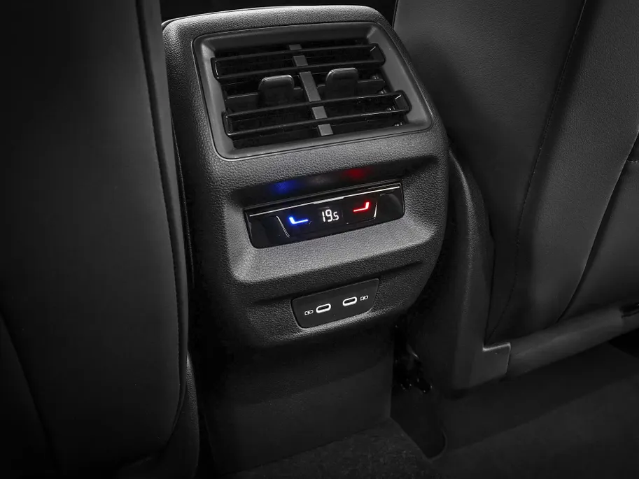 Volkswagen Tiguan Limited Edition 1.5 eHybrid 204 PK 6 versn. DSG · Design Pakket Dark · Trekhaak inklapbaar, met elektrische ontgrendeling, incl. aanhangermanoeuvreerhulp Trailer Assist · Voorraad OUTLET · Prijs is inclusief inruilpremie ·