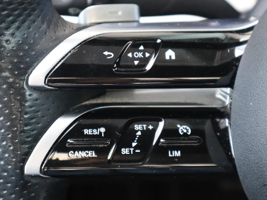 Mercedes-Benz E-Klasse 300 e AMG Line l Trekhaak l Panoramadak l Keyless l stoelverwarming