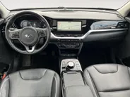 Kia e-Niro ExecutiveLine 64 kWh | Lederen bekleding | Elektrische stoelverstelling | JBL Audio systeem | Stoelventilatie