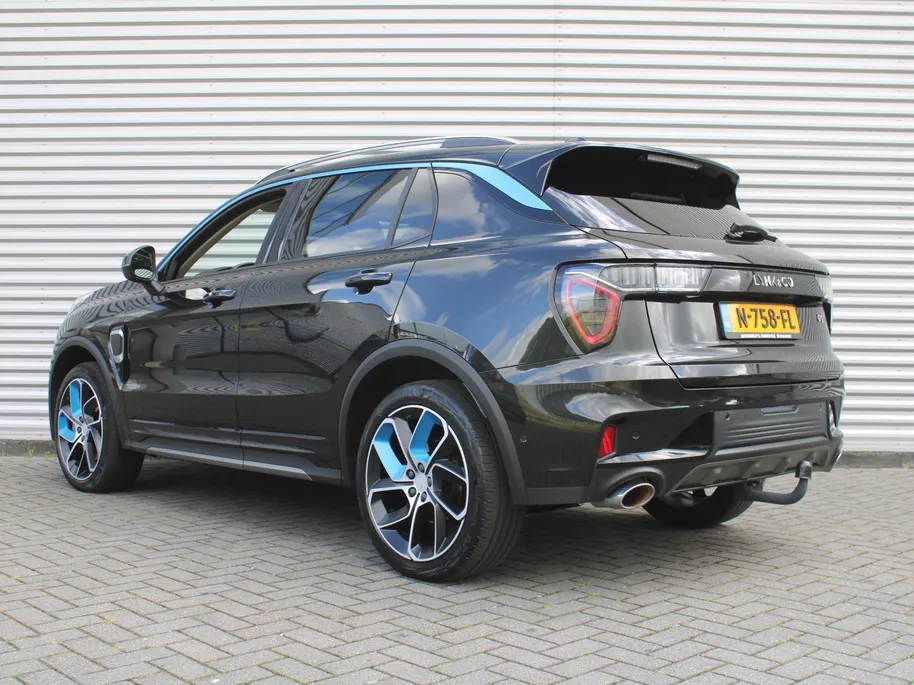 Lynk & Co 01 1.5 | PHEV | Trekhaak | Stoelverwarming | Elek. stoelverstelling + achterklep | Pano dak | Dodehoek detectie | Camera | 20' LM | HK Audio |