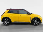 Renault 5 Comfort Range Techno 52 kWh Automaat | SoH 99% | 1e eigenaar | Navi | Camera | Parkeersensoren | Apple CarPlay/Android Auto | Adaptive Cruise Control | Licht & Regen Sensor | Lichtmetalen Velgen | Full LED |