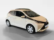 Toyota Aygo 1.0 VVT-i x-play *Telefoon*Camera*Airco*Cruise*Mooie Auto!