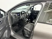 Renault Captur 120PK TCe Intens Automaat | Trekhaak | Navi | LM Velgen Hoogglans Zwart | Camera | Parkeersensoren | Full LED | Climate Control | Cruise Control | Keyless Entry | Elektrische Ramen & Spiegels | Licht & Regen Sensor |
