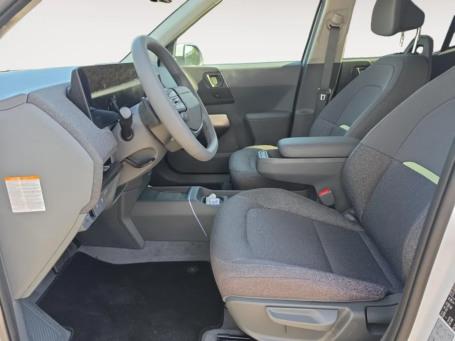 Kia EV2 Plus 42.2 kWh | Navigatie | Climate control | Stoel + Stuurverwarming | Parkeer sensoren voor + achter | Parkeer camera achter | DEMO