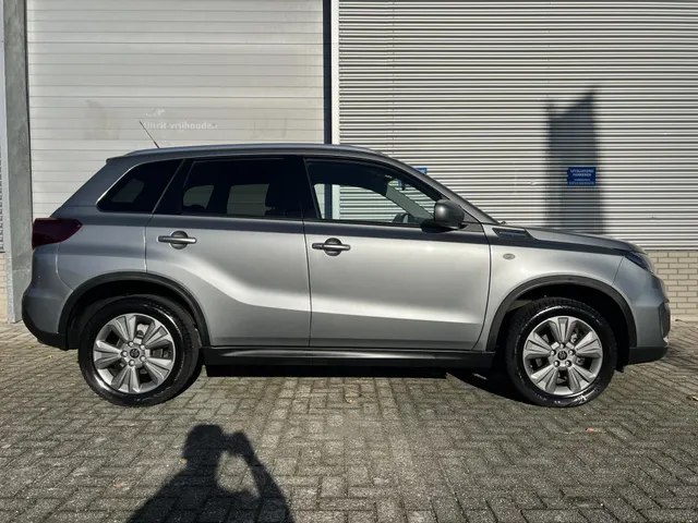 Suzuki Vitara 1.5 Hybrid Select Automaat | Trekhaak | All Season Banden | Lage Kilometerstand | Apple Carplay & Android Auto