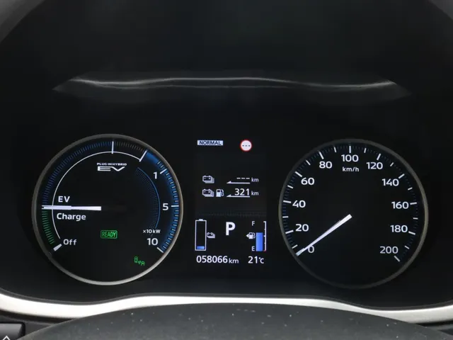 Mitsubishi Eclipse Cross 2.4 PHEV Executive Trekhaak | All Seasons | Adaptive Cruise