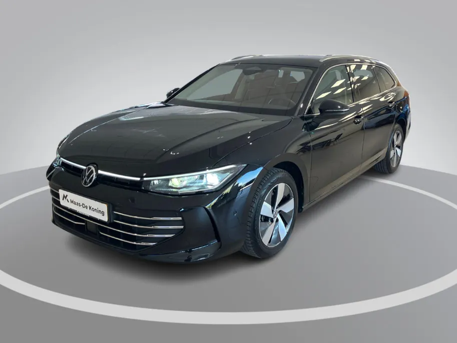Volkswagen Passat Variant 1.5eTSI/150PK Elegance Business DSG · Trekhaak · Camera · Apple/Android Car Play · Navigatie · Dodehoeksensoren · Massage · Stoelverwarming ·