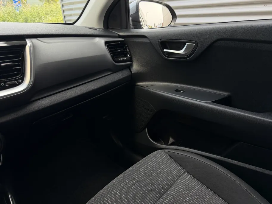 Kia Stonic 1.0 T-GDi MHEV DynamicPlusLine | Apple Carplay / Android Auto | Navigatiesysteem | Stoel + Stuurverwarming | Licht + Regensensor | Parkeersensoren + Camera Achter | Cruise Control | 16' Lichtmetalen Velgen