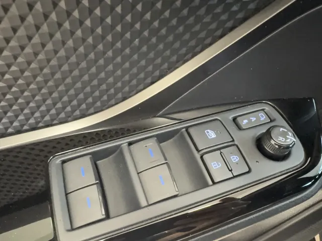 Toyota C-HR 1.8 Hybrid Dynamic | blindspot | Stuur en Stoelverwarming | PDC