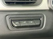 Renault Captur 145PK E-Tech Hybrid Intens Automaat | Camera | Parkeersensoren | Apple Carplay/Android Auto | Navigatie | Climate Control | Cruise Control | Lichtmetalen Velgen | Licht & Regensensor |