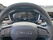 Lynk & Co 01 1.5 PHEV 260pk Black Pack | NL Auto | Zwarte hemel | Trekhaak | Panodak | Stoelverwarming | LED | Etc.