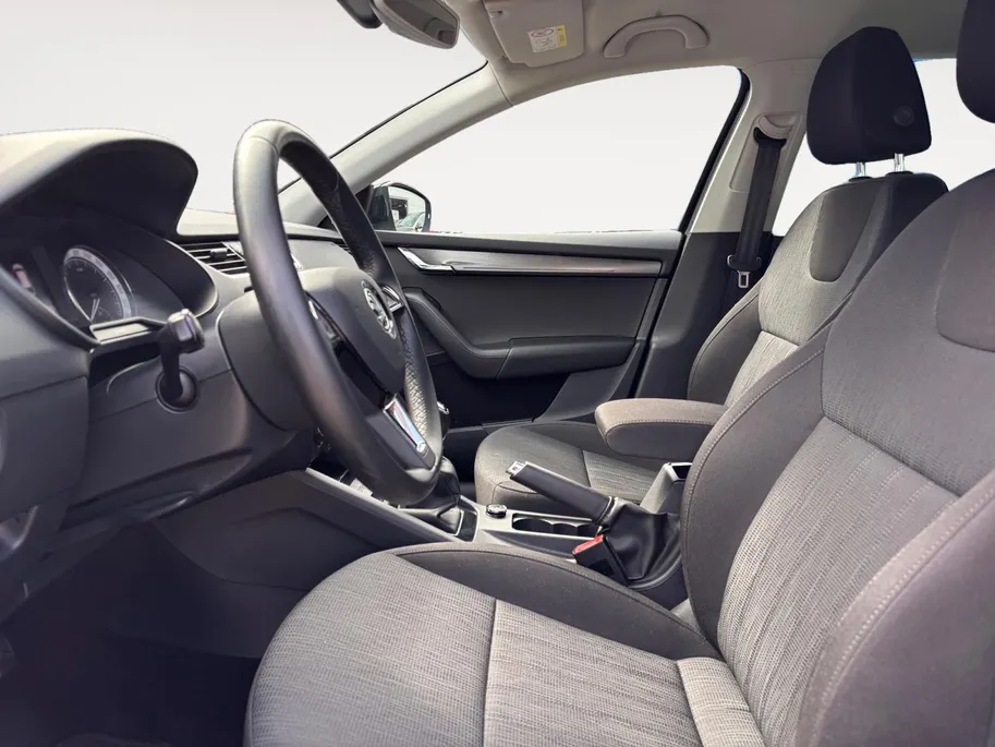 Škoda Octavia Combi 1.0 TSI Greentech Business Edition Plus | Weinig kilometers! | Afneembare Trekhaak | Achteruitrijcamera | Apple Carplay/Android Auto | Climate Control | 12 maanden garantie! |