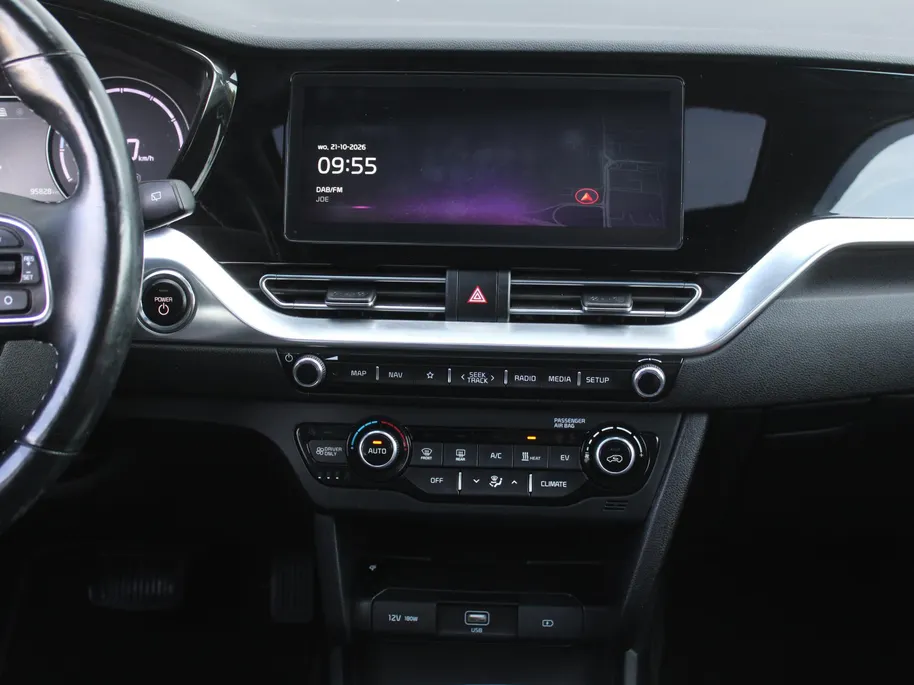 Kia e-Niro ExecutiveLine 64 kWh | Trekhaak | Stuur-/stoelverwarming + ventilatie | Leer | 17' LM | Cruise adapt. | Dodehoek detectie | LED | JBL audio |