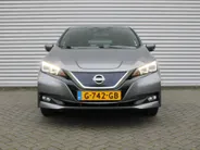Nissan Leaf Tekna 40 kWh | Trekhaak | Stuur-/stoelverwarming | 360 Camera | LED | Dodehoek detectie | Cruise adapt. | 17' LM | Half leer/stof | Navi |