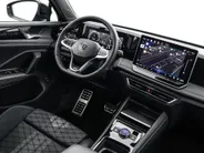 Volkswagen Tiguan 1.5 272pk DSG eHybrid R-Line Edition · Panoramadak · 360 Camera · Wegklapbare Trekhaak · Massage · Dodehoek Detectie · 19'' Inch · Garantie t/m 27-10-2029 of 100.000km