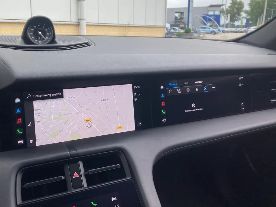 Porsche Taycan Cross Turismo 4 93 kWh sport chrono - panoramadak -stoelenpakket -stoelverwarming -luchtvering