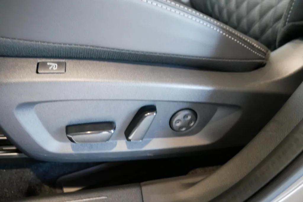 Nissan QASHQAI 1.5 e-Power Tekna Plus |360grd Camera|Navigatie|Pro-pilot|Stoelgeheugen|Bose audio|Nappa lederen bekleding|Two-tone kleurstelling|Parkeersensoren voor en achter|Cold Pack| Panoramisch glazendak|