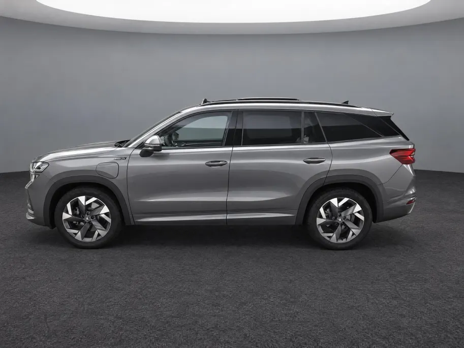 Škoda Kodiaq 1.5 TSI 204pk DSG PHEV Sportline Business · Panoramadak · Wegklapbare Trekhaak · Camera · Stoelverwarming · Eek. Voorstoel · 19'' Inch · Garantie t/m 01-07-2030 of 100.000km