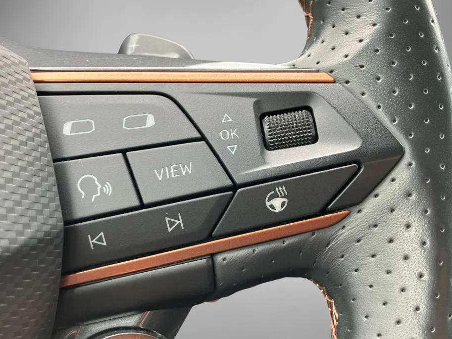 CUPRA Leon 1.4e-Hybrid 180kW/245PK VZ · Leder kuipstoelen · Panoramadak · Navigatie · Camera ·
