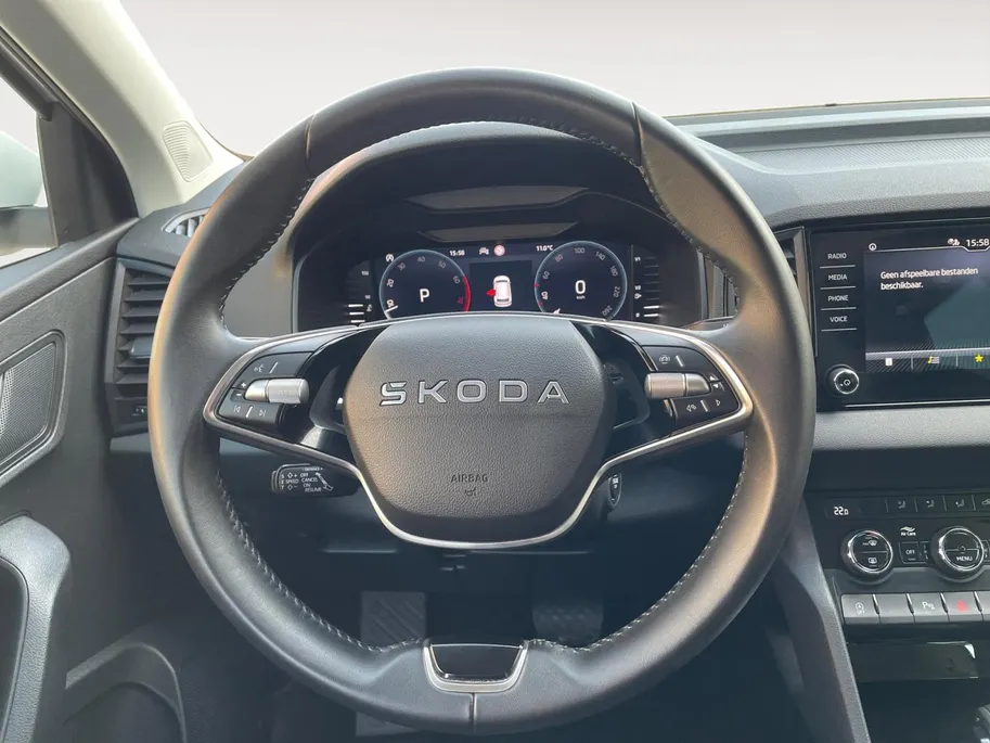 Škoda Karoq 1.5 TSI ACT Business Edition | Lichtmetalen velgen| Parkeer sensoren| Automaat| Camera| Cruise Control| Zeer ruime auto in super nette staat