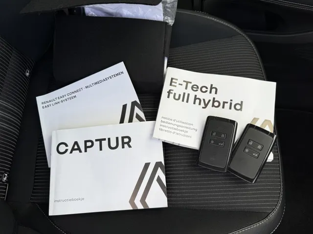Renault Captur 1.6 E-Tech full hybrid 145 E-Tech engineered | NL Auto | Groot Navi scherm | Dode hoek detectie | LM 18 inch | Trekhaak | Luxe uitvoering